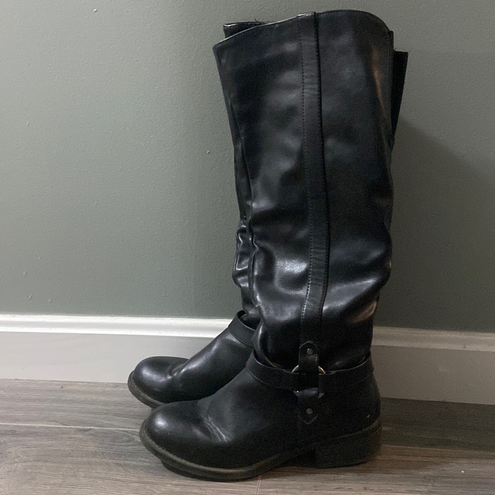 Black knee height boots